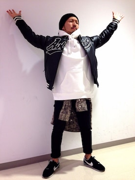 「ブラック×ホワイト」｜「アイテム（スタジャン）」を使った、みなとみらいosamuさん（メンズ・163cm）の秋コーディネート