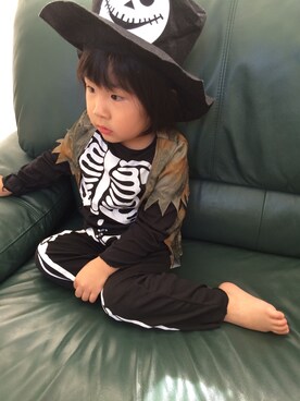 「ハロウィンのアイテム（オールインワン・サロペット、ブラック系）」を使った、朔さん（キッズ）の秋コーディネート