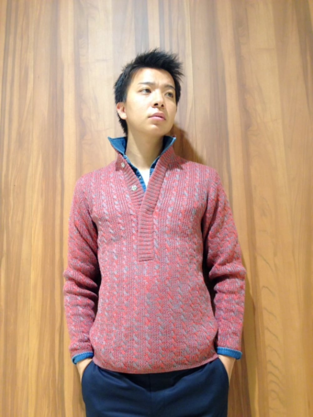 「ニット、プルオーバー、あか、レッド、ウールパンツ、デザインワークス」｜「DESIGNWORKSのアイテム（ニット/セーター、レッド系）」を使った、gotohidekiさん（メンズ・183cm）の秋コーディネートの1枚目の写真