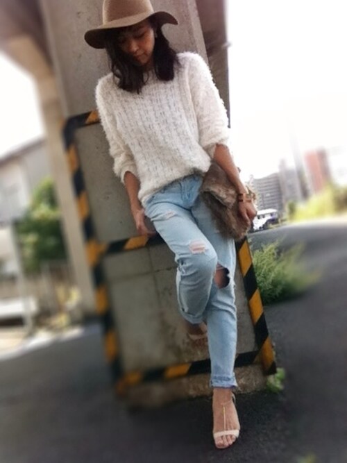 #1 ニット×ストライプパンツ。小物使いで高見えコーデ