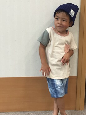 「kladskap（クレードスコープ）のシンプル綿ニットキャップ（ニットキャップ/ビーニー、ブルー系）」を使った、junjunさん（キッズ）の秋コーディネート