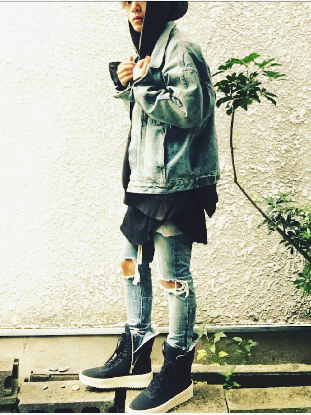 「fear of god、fearofgod、denim」｜「Fear of God Los Angelesのアイテム（デニムジャケット、ブルー系）」を使った、Tさんさん（メンズ・170cm）の秋コーディネートの1枚目の写真