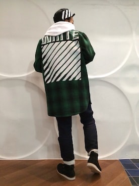 「off white（オフホワイト）のアイテム（トップス）」を使った、TORIさん（メンズ・168cm）の秋コーディネート