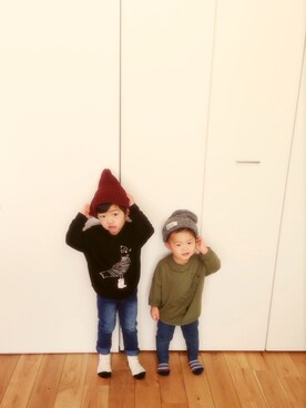 「韓国子供服のアイテム（Tシャツ/カットソー、ブラック系）」を使った、kankanさん（キッズ・100cm）の冬コーディネート