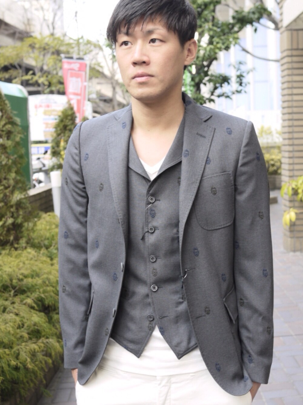 「WOOSTER➕LARDINIのアイテム（ベスト、グレー系）」を使った、CHOUETTLEさん（メンズ・180cm）の春コーディネートの1枚目の写真