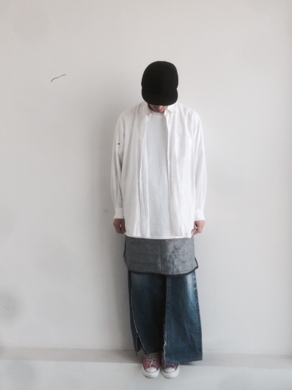 「COMME des GARCONSのアイテム（シャツ/ブラウス、ホワイト系）」を使った、田中陸さん（メンズ・176cm）の秋コーディネートの1枚目の写真