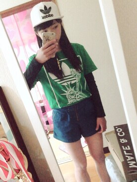 「adidas（アディダス）のアイテム（Tシャツ/カットソー、グリーン系）」を使った、mayuさん（レディース・155cm）の春コーディネート