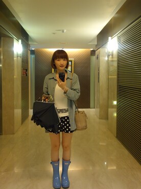 「HUNTER（ハンター）の雨鞋（レインシューズ、ブルー系）」を使った、Chuさん（レディース・154cm）の夏コーディネート