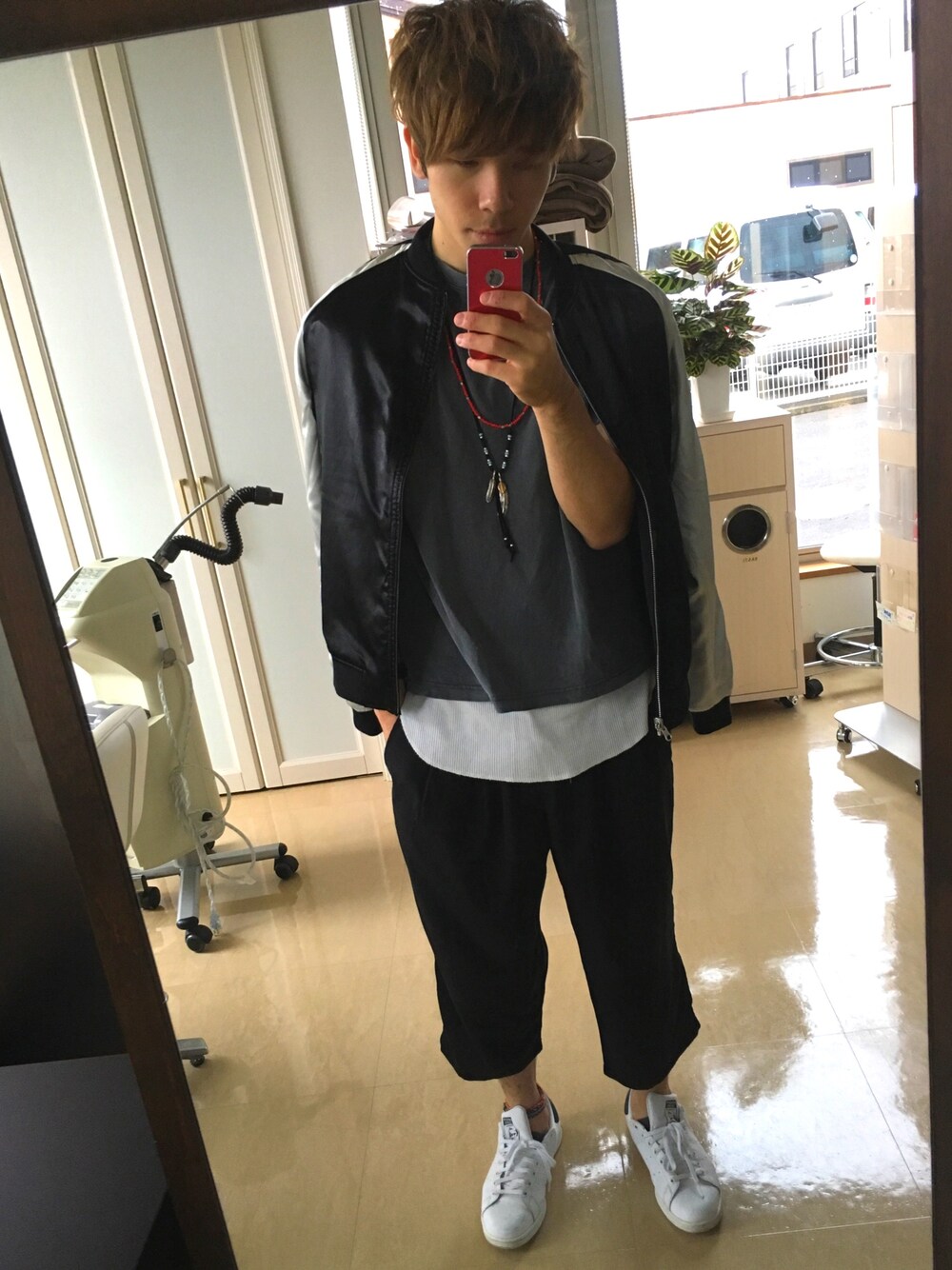 「モノトーン、秋服、adidas、レイジブルー、スカジャン」｜「RAGEBLUEの【接触冷感】TRガウチョパンツ/726274（その他パンツ、ブラック系）」を使った、mokaさん（メンズ・176cm）の秋コーディネートの1枚目の写真
