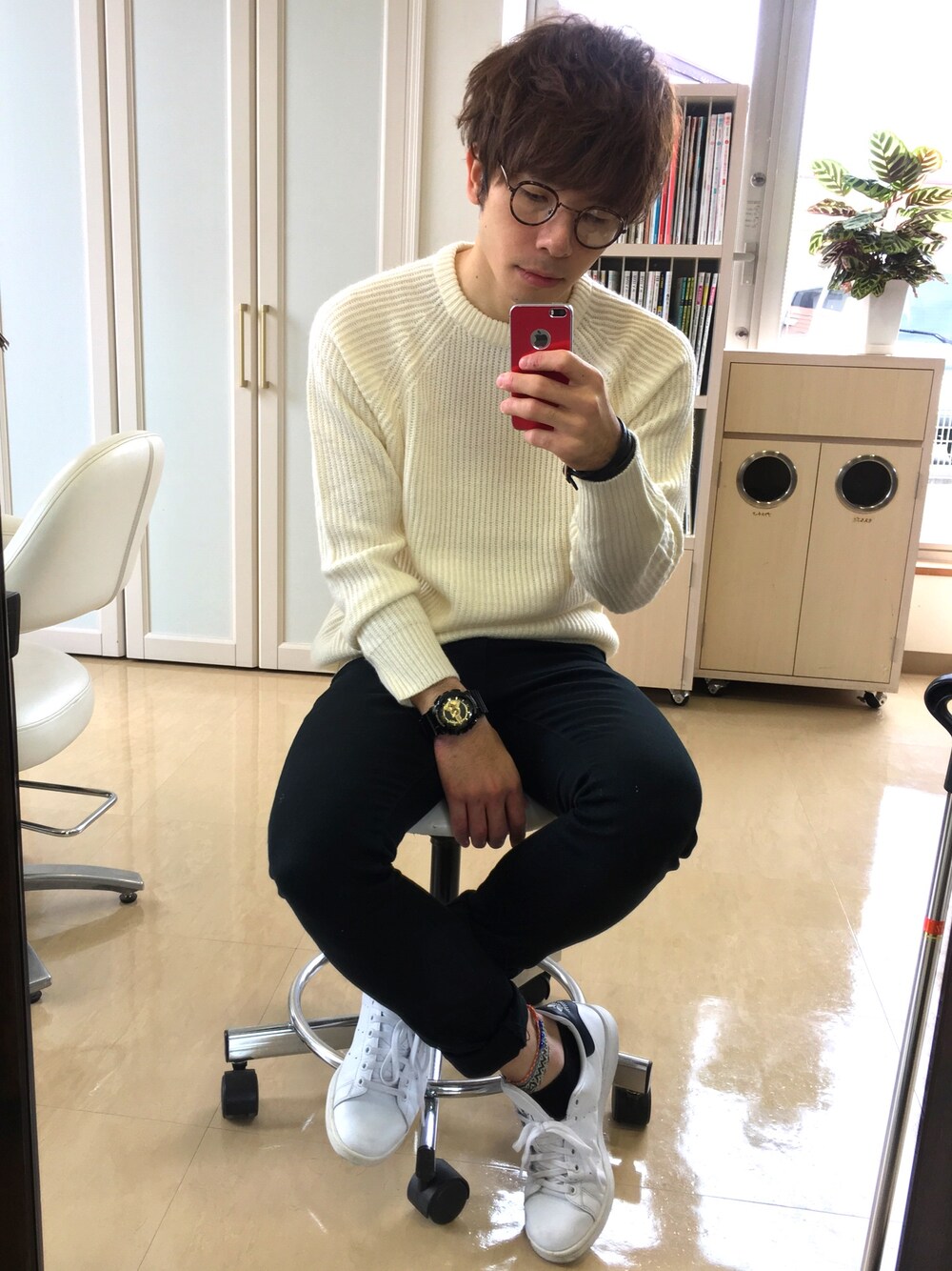「冬、シンプル、GUコーデ、adidas、モノトーン」｜「GUのアイテム（ニット/セーター、ホワイト系）」を使った、mokaさん（メンズ・176cm）の秋コーディネートの1枚目の写真