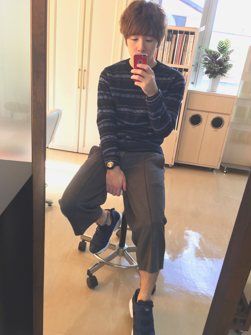 「ワイドパンツ、スッキリ、ニット、スニーカー、リーボック(Reebok)」｜「GLOBAL WORKのストレッチイージークロップド/724207（その他パンツ、グレー系）」を使った、mokaさん（メンズ・176cm）の秋コーディネートの1枚目の写真