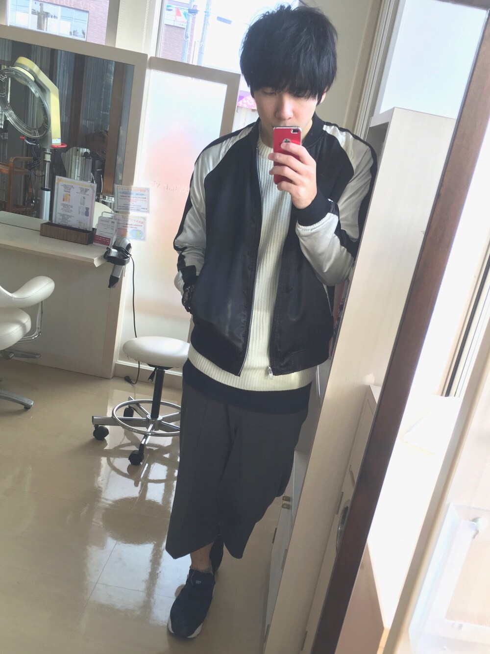 「きれいめカジュアル、スニーカー、秋冬、スカジャン」｜「Reebokのインスタポンプ フューリー OG Reebok CLASSIC（リーボック　クラシック）（スニーカー、ブルー系）」を使った、mokaさん（メンズ・176cm）の秋コーディネートの1枚目の写真