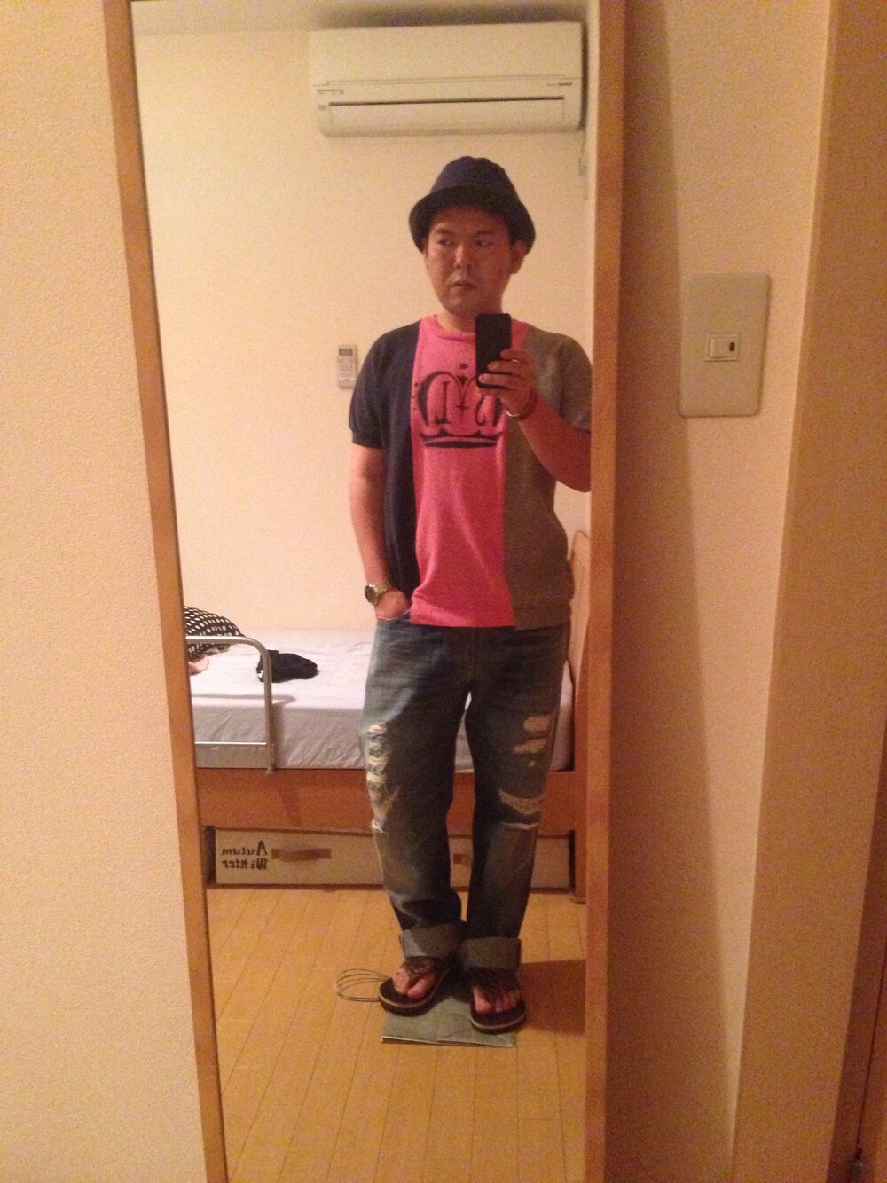 「ENGINEERED GARMENTS、クラッシュデニム、半袖スウェット、The Sandalman、SONIC LAB、ネペンテス系、achene、古着っぽい」｜「Engineered Garmentsのハット（ハット、ブルー系）」を使った、John Lemonさん（メンズ・165cm）の夏コーディネートの1枚目の写真