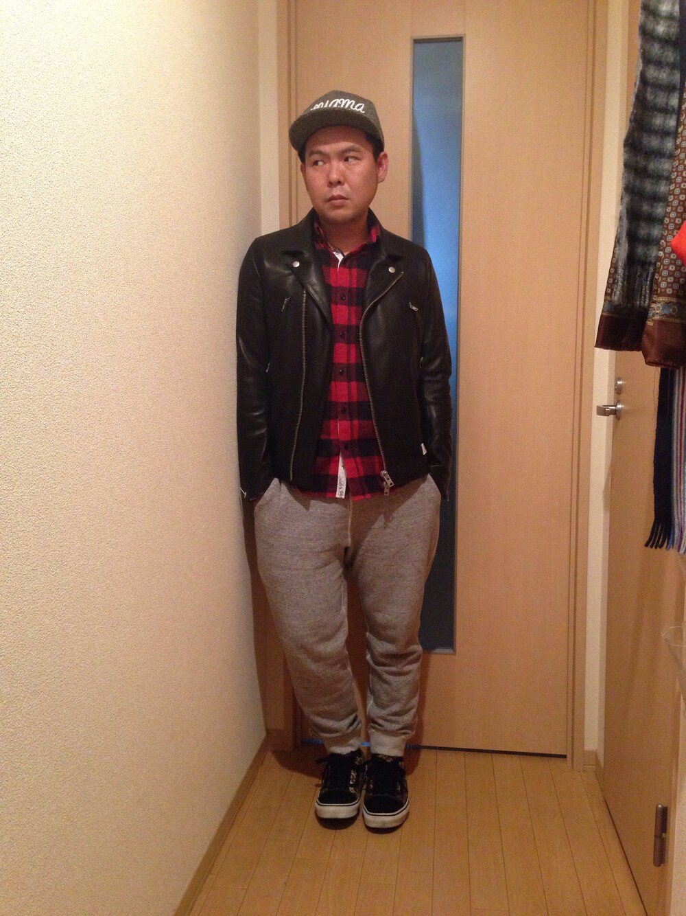 「ツイードキャップ、ライダース、スウェットパンツ、ネルシャツ、赤黒、レオパード、MR.GENTLEMAN、name.、melple、チームアラサー」｜「MR.GENTLEMANの2013AW ツイードキャップ（キャップ、ブラウン系）」を使った、John Lemonさん（メンズ・165cm）の秋コーディネートの1枚目の写真
