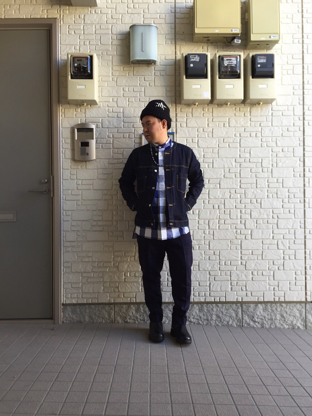 「デニムジャケット、ウールスラックス、new york hat、name.、ID DAILYWEAR、phingerin、ウィンドウペン、ブルー、チームアラサー、ノーカラージャケット」｜「NEW YORK HATのアイテム（ニットキャップ/ビーニー、ブラック系）」を使った、John Lemonさん（メンズ・165cm）の秋コーディネートの1枚目の写真