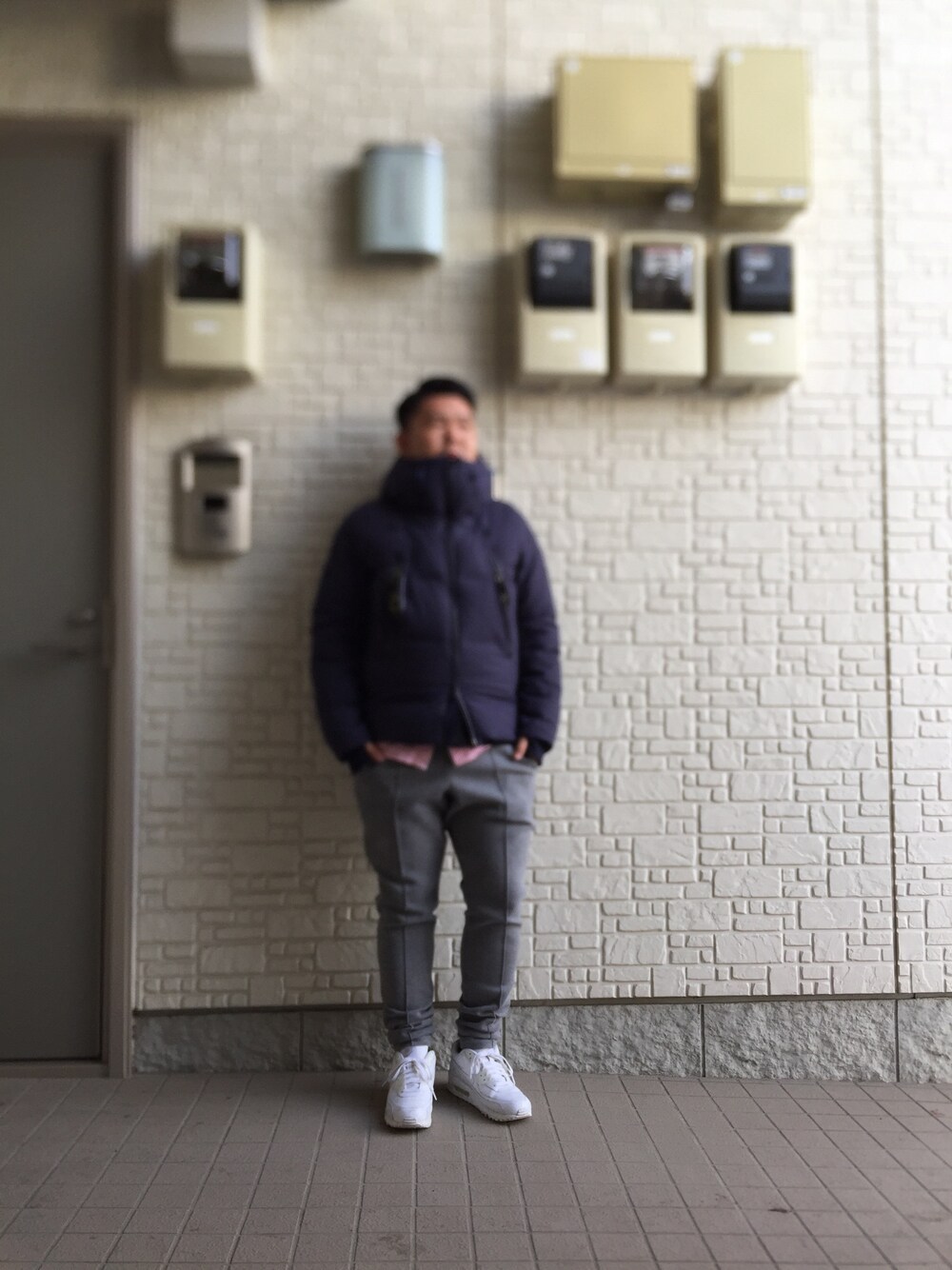 「シンプル、リラックススタイル、ボンディング、スウェットパンツ、水沢ダウン、DESCENTE、narifuri、efiLevol、phingerin、wtaps」｜「narifuriのDESCENTE × narifuri 水沢ダウン（ダウンジャケット/コート、ブルー系）」を使った、John Lemonさん（メンズ・165cm）の冬コーディネートの1枚目の写真