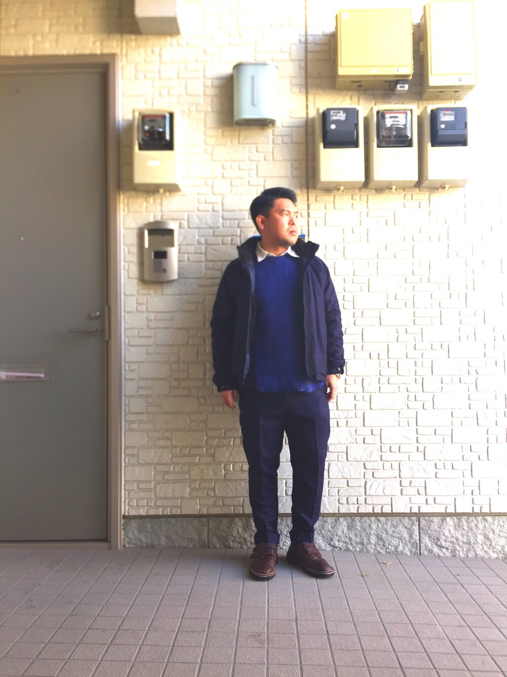 「オトナカジュアル、セットアップ、ウィンドウペン、ウールパンツ、ブルゾン、スラックス、テーパードパンツ、チャッカブーツ、ベルクロ、WEAR群馬会」｜「ID DAILYWEARのウィンドウペンブルゾン（ブルゾン、ブルー系）」を使った、John Lemonさん（メンズ・165cm）の冬コーディネートの1枚目の写真