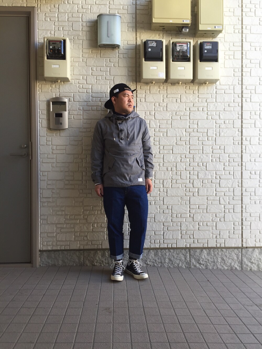 「シンプルコーデ、アノラックパーカー、チャックテイラー、キャップ後ろかぶり、ストレートデニム、トロピカルウール、チームアラサー、WEAR群馬会、phingerin、name.」｜「Name.の2015AW キャップ（キャップ、ブラック系）」を使った、John Lemonさん（メンズ・165cm）の冬コーディネートの1枚目の写真