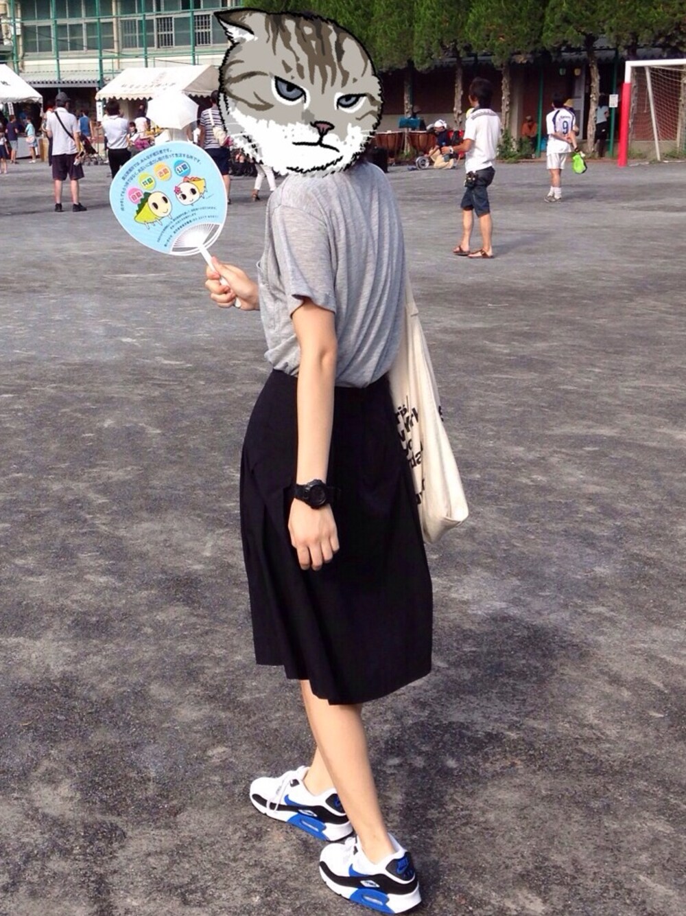 「NIKE、NIKE AIR MAX、ミディアムスカート、American Apparel」｜「NIKEのairmax90（スニーカー、ホワイト系）」を使った、アンナさん（レディース・161cm）の夏コーディネートの1枚目の写真
