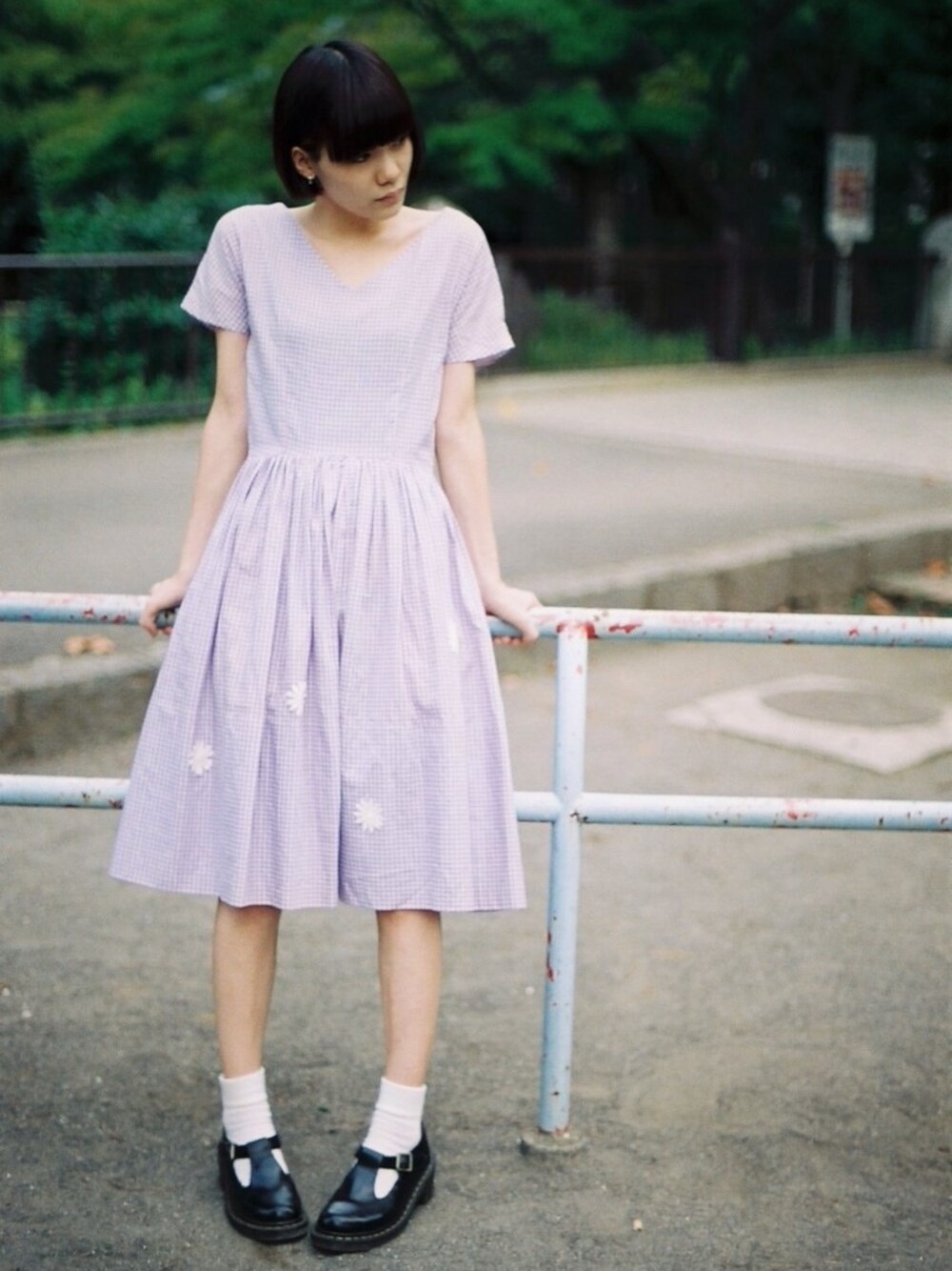 「ワンピース、高円寺、古着、Dr.Martens」｜「Dr. Martensのアイテム（ブーツ、ブラック系）」を使った、アンナさん（レディース・161cm）の秋コーディネートの1枚目の写真
