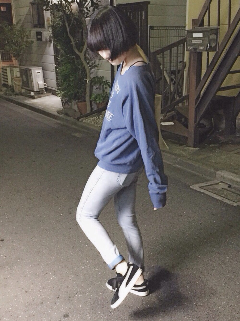 「PUMA」｜「PUMAのPuma Classic Lace-Up Sneaker（スニーカー、ブラック系）」を使った、アンナさん（レディース・161cm）の秋コーディネートの1枚目の写真