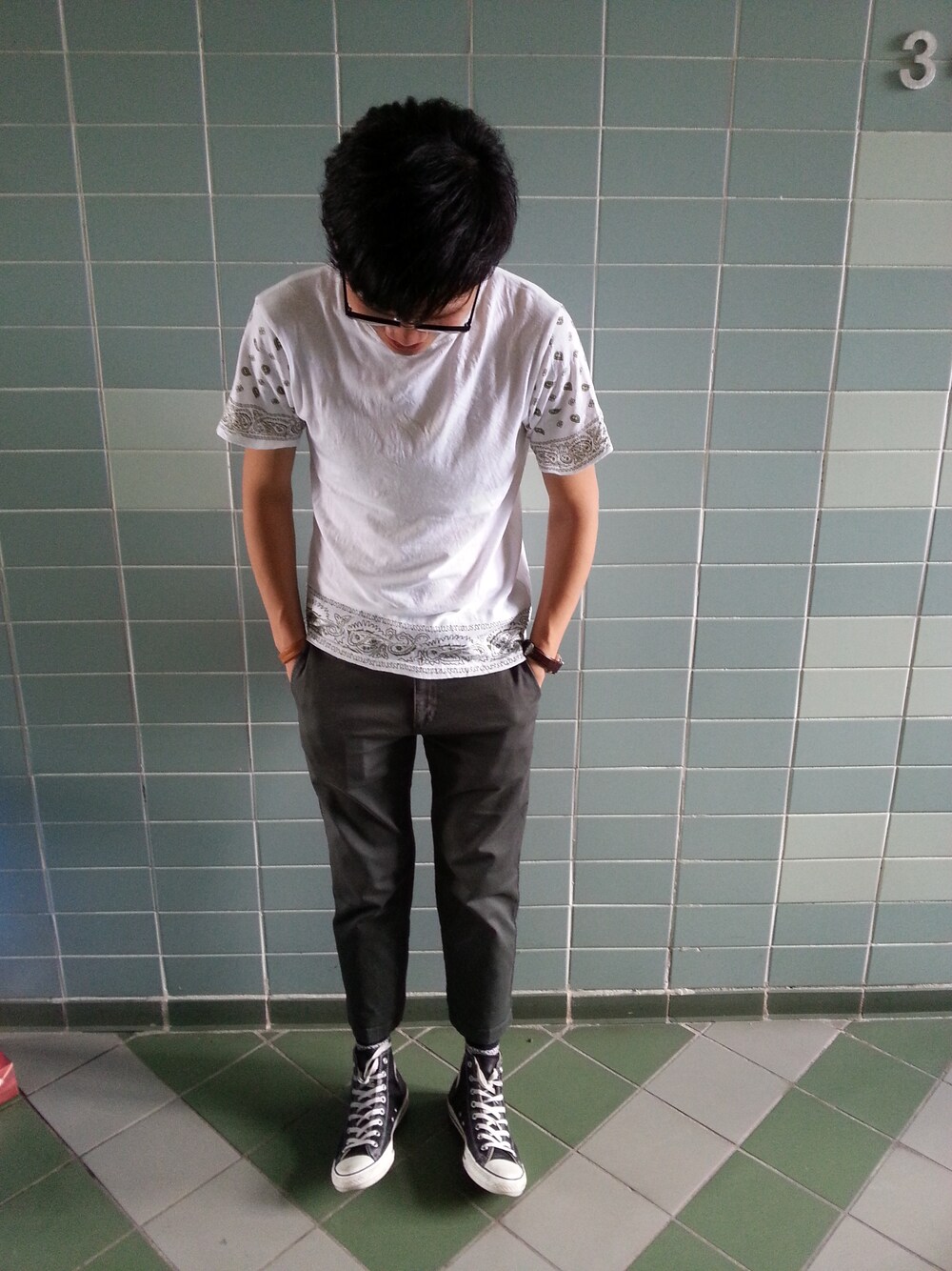 「UNIQLO、hk、converse skateboarding、hkboy、hkwear」｜「アイテム（Tシャツ/カットソー、ホワイト系）」を使った、jasonwong112さん（メンズ・180cm）の夏コーディネートの1枚目の写真