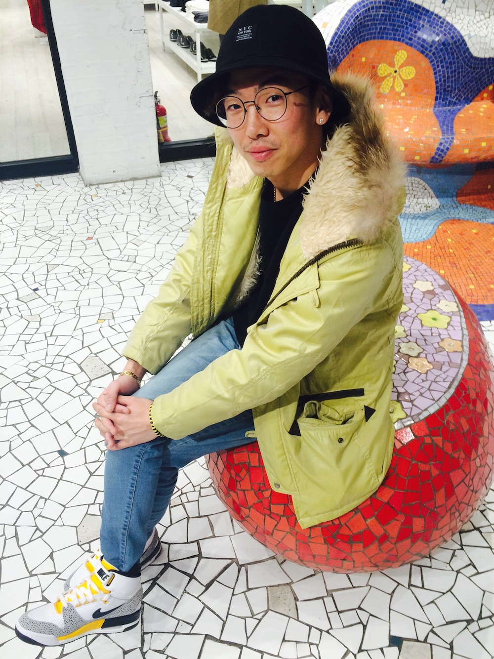 「8seconds、NIKE、alphaindustries、UNIQLO、맨투맨、mantoman、daily look、daily、데일리 룩」｜「Alpha Industriesのアイテム（その他アウター、イエロー系）」を使った、Dong Geun  Joさん（メンズ・174cm）の秋コーディネートの1枚目の写真