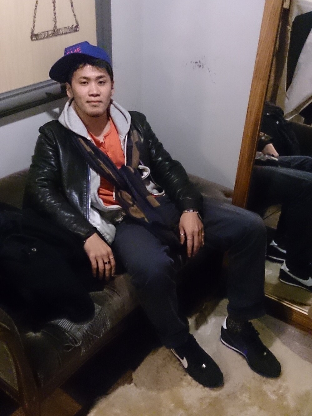 「札幌、コルテッツ、お買い物、アル中、キャップスタイル、廃人、祝100コーデ」｜「Supreme のキャップ（キャップ、ブルー系）」を使った、もんちゃんさん（メンズ・175cm）の冬コーディネートの1枚目の写真