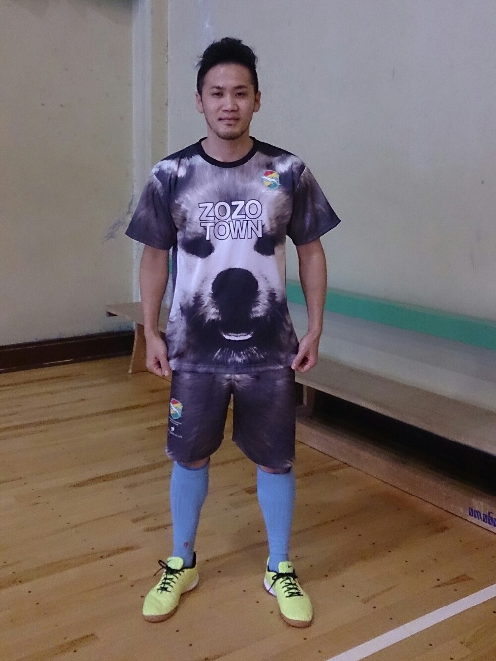 「WEAR、ZOZO、サッカー、ユニフォーム、犬、ジェフユナイテッド千葉」｜「ユニホーム（セットアップ、ブラック系）」を使った、もんちゃんさん（メンズ・175cm）の冬コーディネートの1枚目の写真