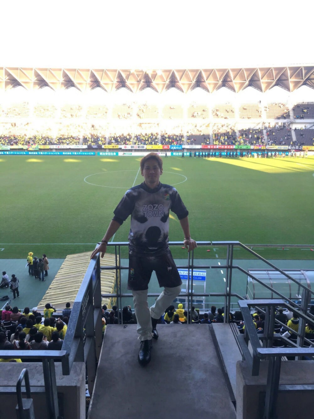 「サッカー、サッカー観戦、スポーツミックス、ZOZOTOWN、千葉、犬、ユニホーム、uniform experiment」｜「MARC JACOBSのS84DL0141（シャツ/ブラウス、ブラウン系）」を使った、もんちゃんさん（メンズ・175cm）の秋コーディネートの1枚目の写真