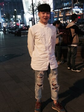「JOYRICH（ジョイリッチ）のアイテム（シャツ/ブラウス、ホワイト系）」を使った、JiangShaoDong__loserさん（メンズ・178cm）の春コーディネート