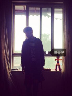 「ABSURD LOGICのアイテム（トレンチコート、その他）」を使った、JiangShaoDong__loserさん（メンズ・178cm）の春コーディネート