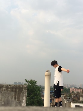 「5cm（ファイブシーエム）のアイテム（Tシャツ/カットソー、ホワイト系）」を使った、JiangShaoDong__loserさん（メンズ・178cm）の春コーディネート