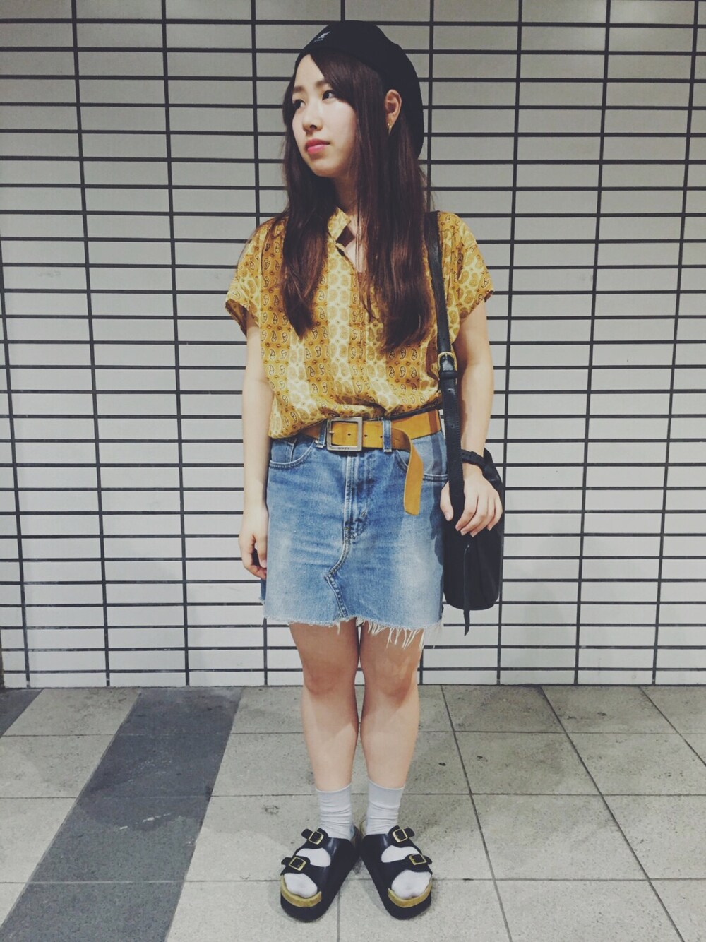 「summer、柄シャツ、ハンチング、デニムスカート、古着、スポーツサンダル」｜「古着のアイテム（その他トップス、イエロー系）」を使った、ぷちこさん（レディース・148cm）の夏コーディネートの1枚目の写真