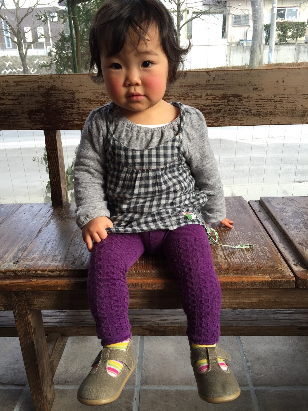 「CHIP TRIPのアイテム（トップス、グレー系）」を使った、miyokoharu Ariiさん（キッズ・80cm）の冬コーディネートの1枚目の写真