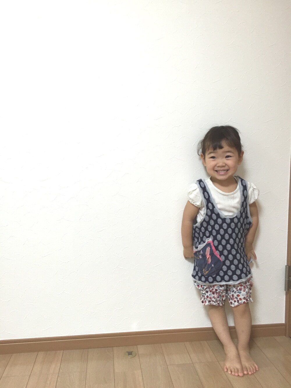 「Wafflish Waffleのアイテム（キャミソール、グレー系）」を使った、miyokoharu Ariiさん（キッズ・90cm）の春コーディネートの1枚目の写真