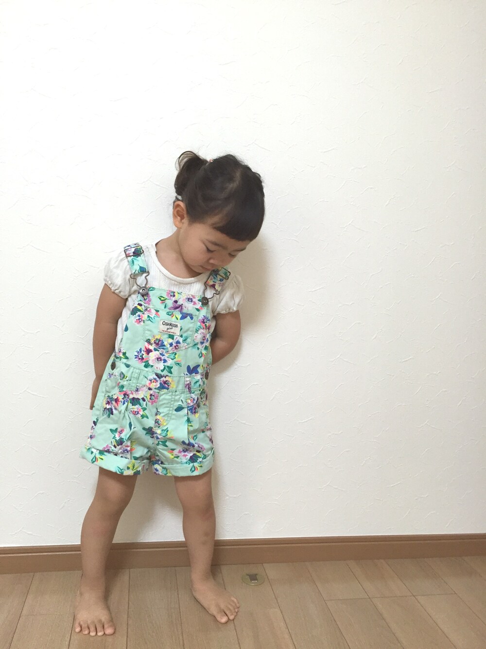 「OSHKOSHのアイテム（サロペット/オーバーオール、グリーン系）」を使った、miyokoharu Ariiさん（キッズ・90cm）の夏コーディネートの1枚目の写真