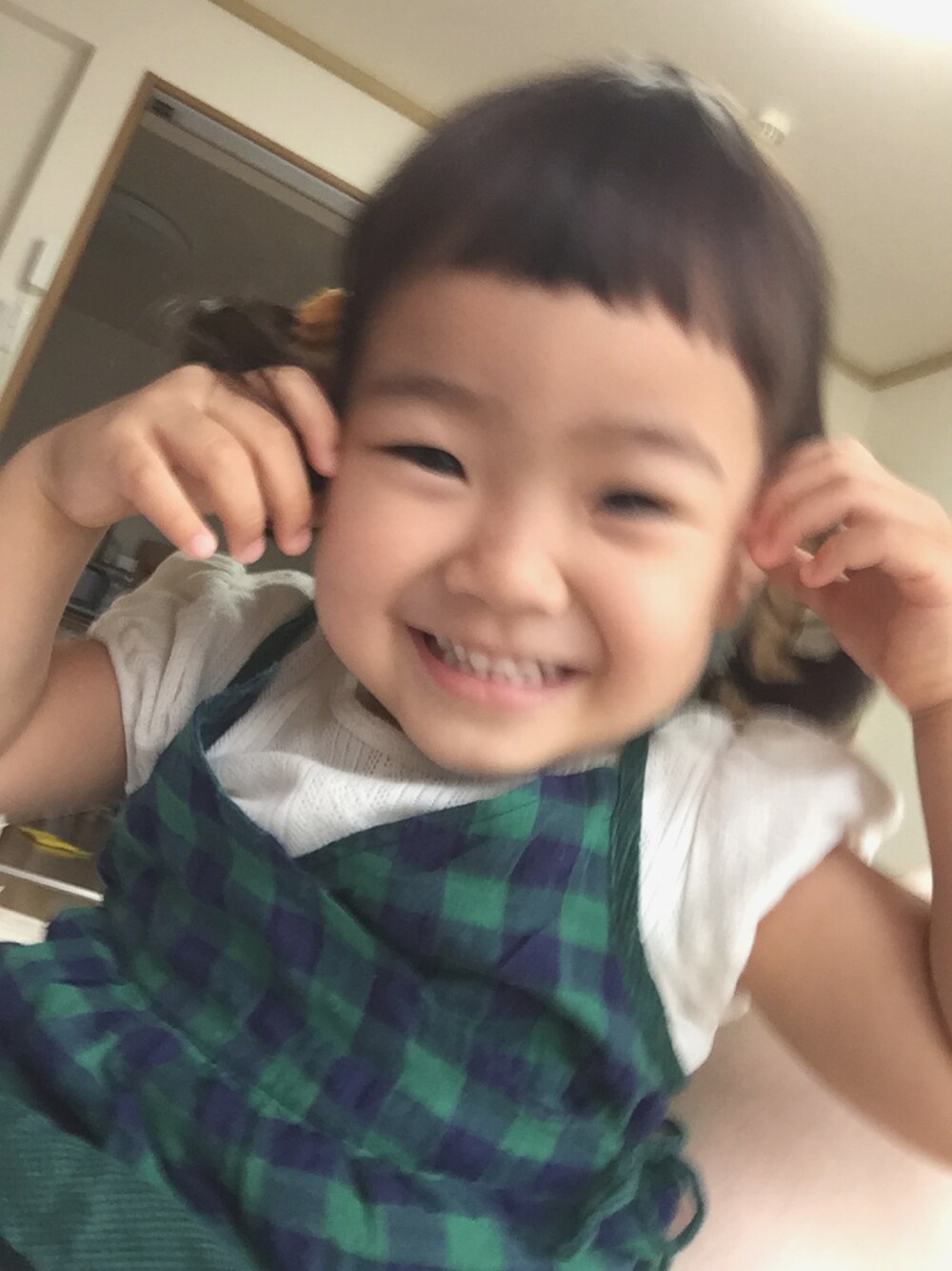 「anekazephyrのアイテム（キャミソール、グリーン系）」を使った、miyokoharu Ariiさん（キッズ・90cm）の夏コーディネートの1枚目の写真
