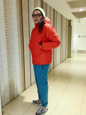 「MANASTASH（マナスタッシュ）のアイテム（マウンテンパーカー）」を使った、日下部氏さん（メンズ・180cm）の秋コーディネート