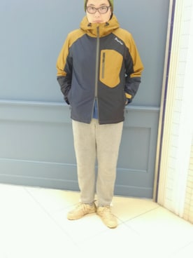 「MANASTASH（マナスタッシュ）のアイテム（マウンテンパーカー）」を使った、日下部氏さん（メンズ・180cm）の秋コーディネート