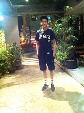 「REMIX（リミックス）のアイテム（Tシャツ/カットソー、ブラック系）」を使った、沈翰さん（メンズ・180cm）の夏コーディネート