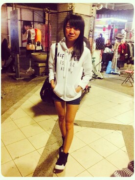 「Abercrombie&Fitch（アバークロンビーアンドフィッチ）のアイテム（その他アウター）」を使った、莊佳妮さん（レディース・158cm）の秋コーディネート