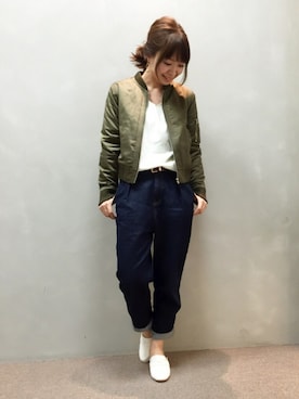 「Vネック」｜「アイテム（MA-1）」を使った、kumemiさん（レディース・155cm）の春コーディネート