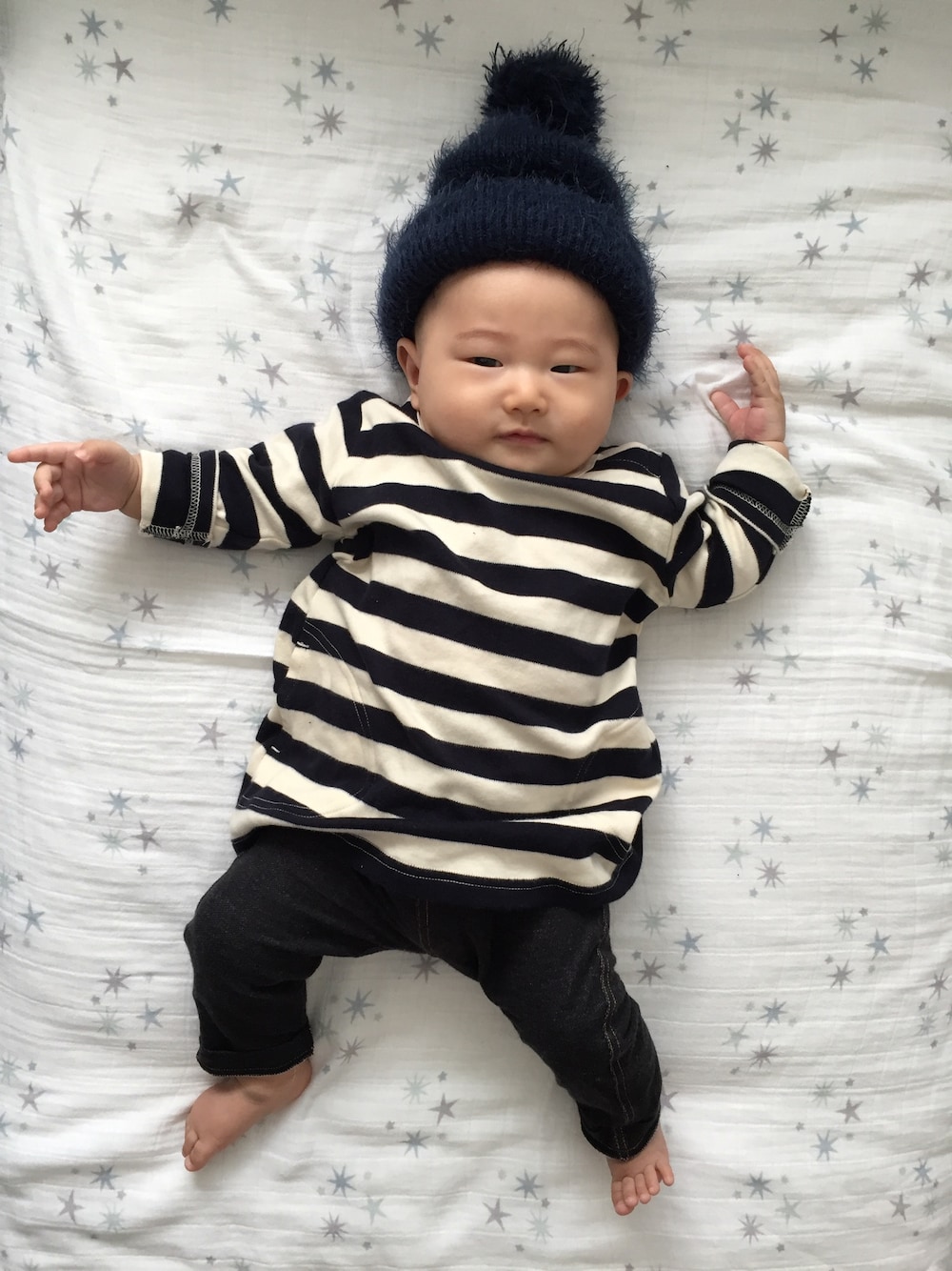 「赤ちゃん、０歳、５ヶ月、モノトーン、ボーダー、ニット帽、男の子」｜「MARKEY'Sのアイテム（ニットキャップ/ビーニー、ブルー系）」を使った、ちーばちゃんさん（キッズ・60cm）の秋コーディネートの1枚目の写真