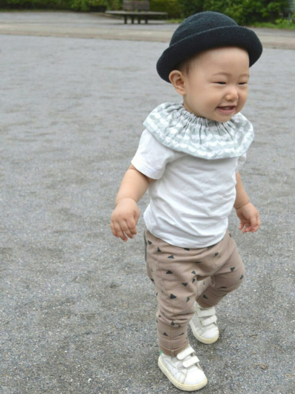 「Tシャツ、シンプルコーデ、1歳、男の子、おとこのこ、スタンスミス、泣けてくる、ハット、公園」｜「FITHのアイテム（ハット、ブラック系）」を使った、ちーばちゃんさん（キッズ・80cm）の夏コーディネートの1枚目の写真