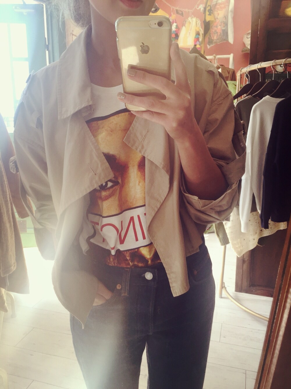 「maneuverのアイテム（Tシャツ/カットソー、ホワイト系）」を使った、maneuverさん（レディース・160cm）の秋コーディネートの1枚目の写真
