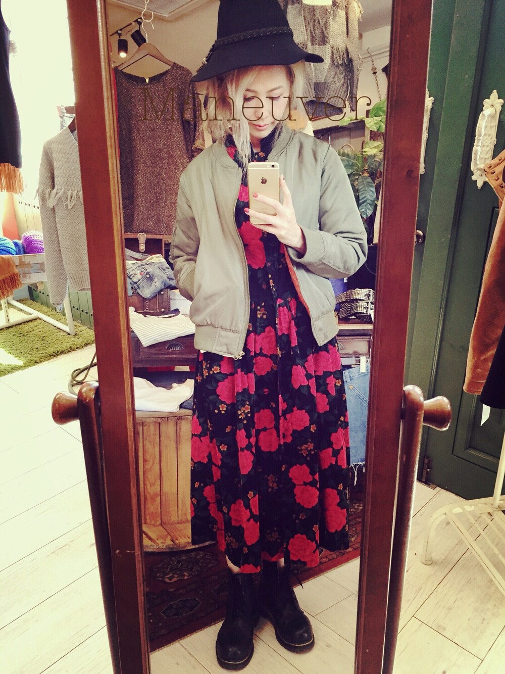 「VINTAGEのアイテム（ワンピース、ブラック系）」を使った、maneuverさん（レディース・160cm）の秋コーディネートの1枚目の写真