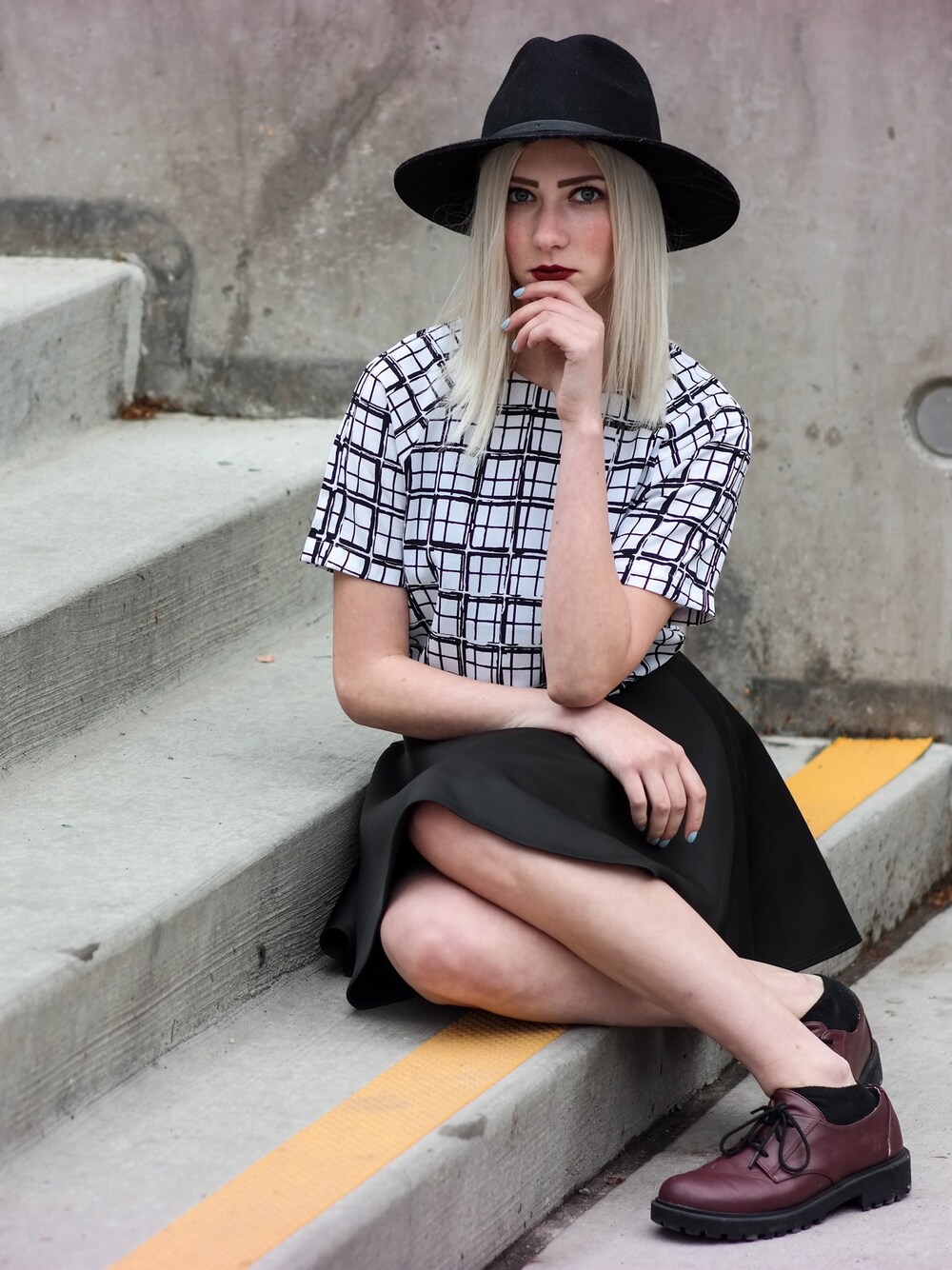 「outfit、sunhats_vogue、hat、black and white、streetstyle」｜「H&Mのアイテム（トップス、その他）」を使った、hanna van fleetさん（レディース・163cm）の夏コーディネートの1枚目の写真