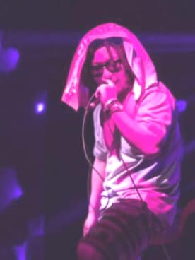「Yves Saint Laurent（イヴサンローラン）のアイテム（Tシャツ/カットソー）」を使った、JOLLY BIGさん（メンズ・173cm）の春コーディネート