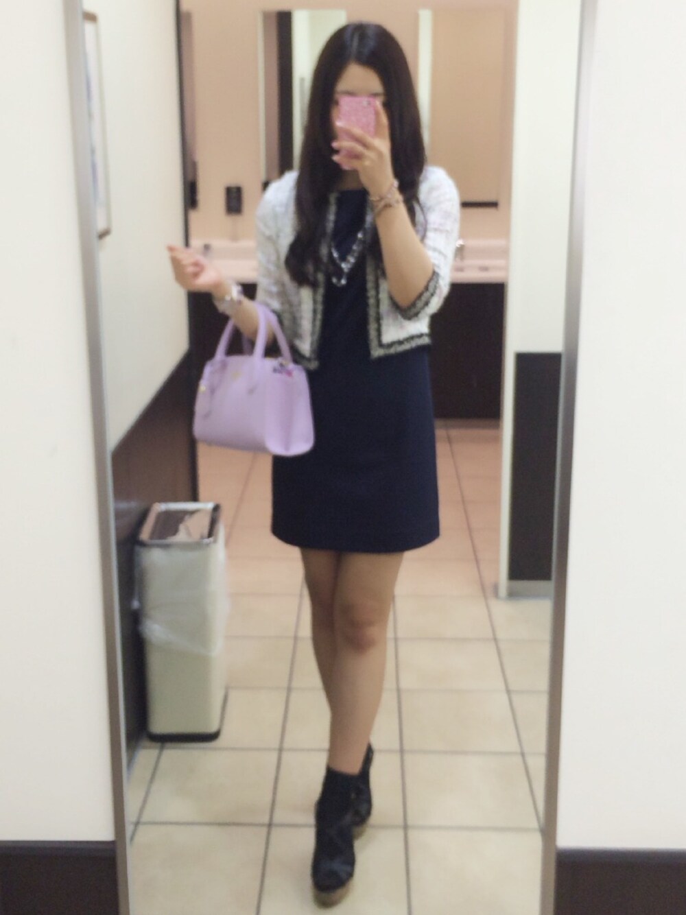 「UNIQLO、Oui, Ayano Ruban、Samantha Vega、ポンチワンピース、タイトスカート、ツイード、サマージャケット、靴下 × サンダル」｜「SAMANTHAVEGAのアイテム（ハンドバッグ、パープル系）」を使った、mocoさん（レディース・162cm）の春コーディネートの1枚目の写真